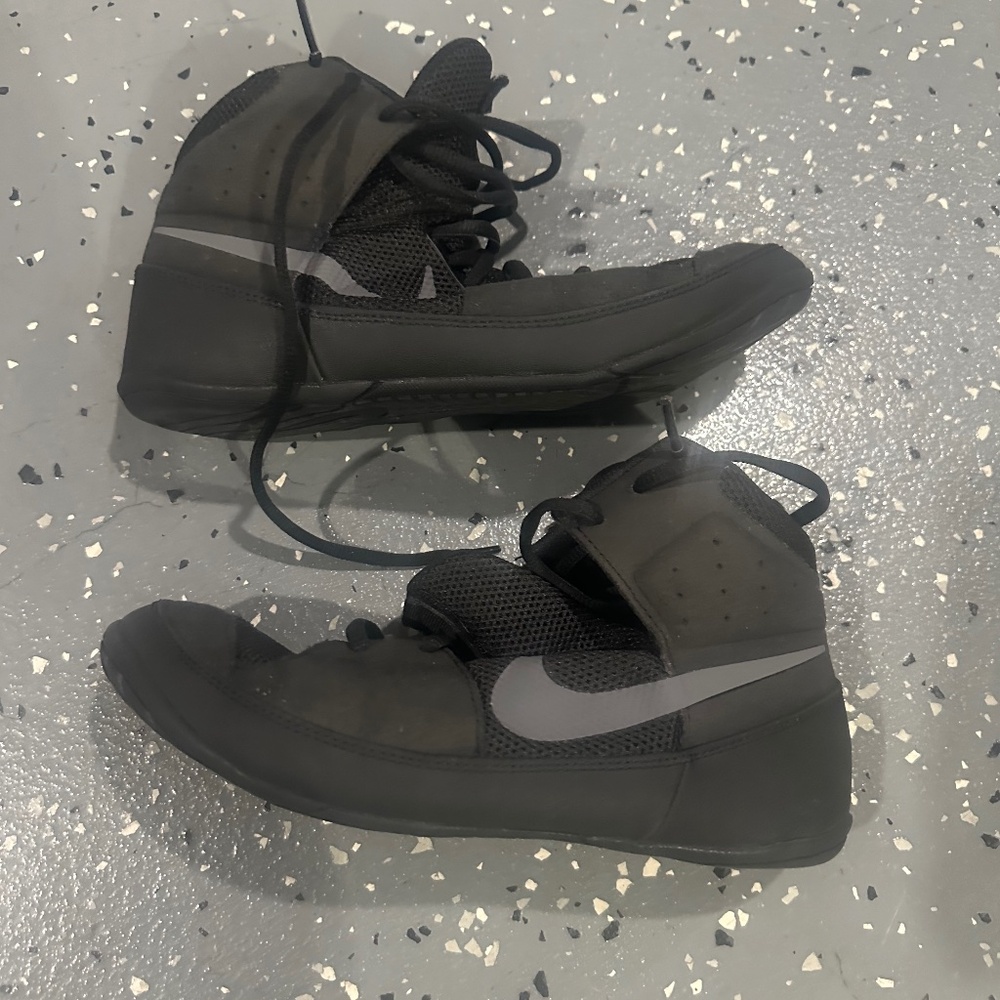 Nike Fury wrestling shoe